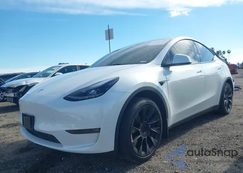 2023 Tesla Model Y Awd/Long Range Dual Motor All-Wheel Drive z USA, uszkodzony, nr VIN 7SAYGAEE9PF887623